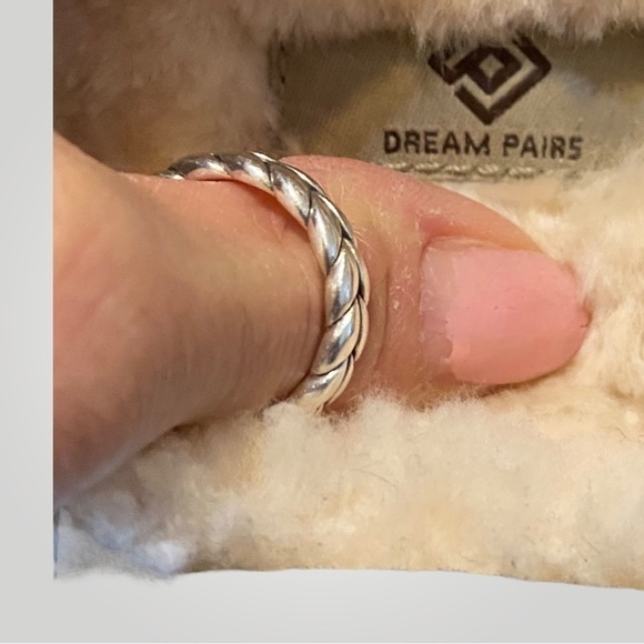 Women’s shearling, moccasin slippers, size 6.5-7 - Picture 5 of 10